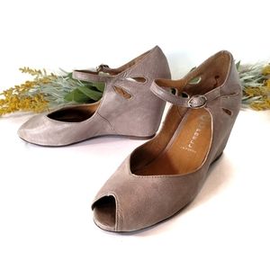Jeffrey Campbell Regina Taupe Maryjane Wedges Sz 7